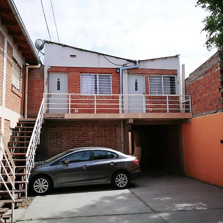 Departamentos Las Araucarias- 2 A 5 Personas Con Estacionamiento เนวเก็น ภายนอก รูปภาพ