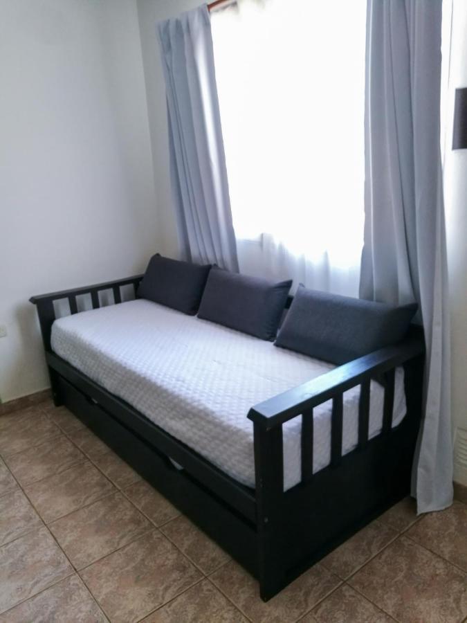 Departamentos Las Araucarias- 2 A 5 Personas Con Estacionamiento เนวเก็น ภายนอก รูปภาพ
