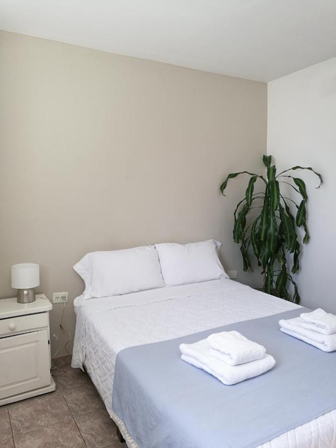 Departamentos Las Araucarias- 2 A 5 Personas Con Estacionamiento เนวเก็น ภายนอก รูปภาพ