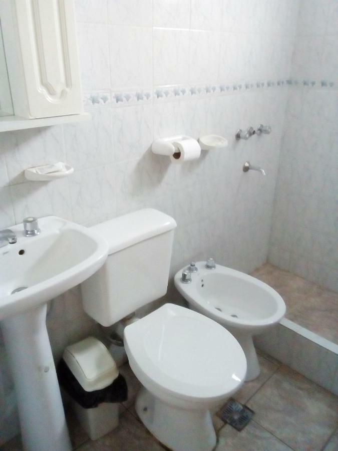 Departamentos Las Araucarias- 2 A 5 Personas Con Estacionamiento เนวเก็น ภายนอก รูปภาพ